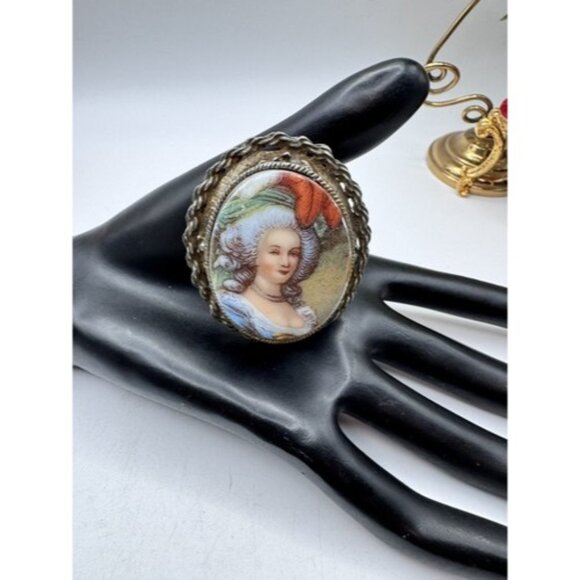 Vintage Brooch Ornate Porcelain Gold Tone Portrait Lovely Lady Unbranded - Picture 11 of 13